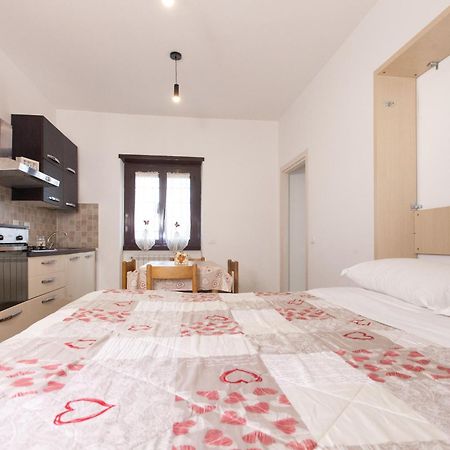 Alloggio Turistico A Casa Di Paoletto Fiumicino Bagian luar foto